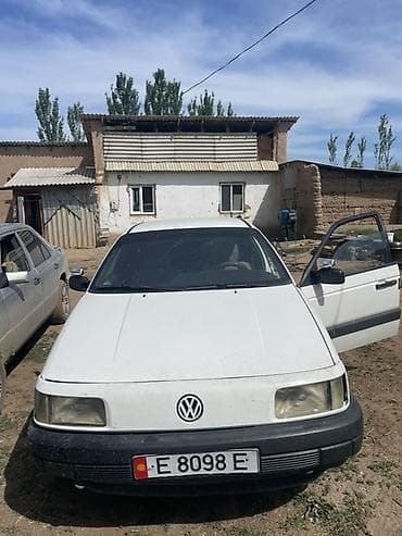 салон машины: Volkswagen Passat: 1988 г., 1.8 л, Механика, Бензин, Седан — 6