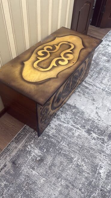 камод зеркала: Сундук, Б/у, Для приданого невесты, Дерево, Самовывоз, цвет - Коричневый — 1