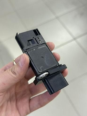 установка фильтров: Расходомер Nissan 2004 г., Б/у, Оригинал — 1