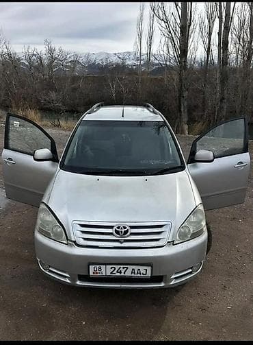 ровтер: Toyota Avensis Verso: 2003 г., 2 л, Автомат, Бензин, Минивэн — 1