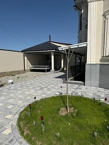 продаю арча бешик: Продаётся роскошный дом в Арча-Бешик✨ 📍 Локация: пересечение улиц — 4