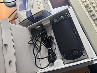 Аксессуары для консолей: Sony PlayStation Vita Fat, полный комплект, коробка, бумаги, кабеля — 3