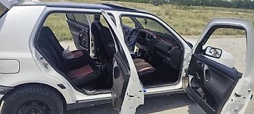 детский машина аккумулятор: Volkswagen Golf III, хэтчбек 5‑дверный, белый жемчуг кузов с черной — 6