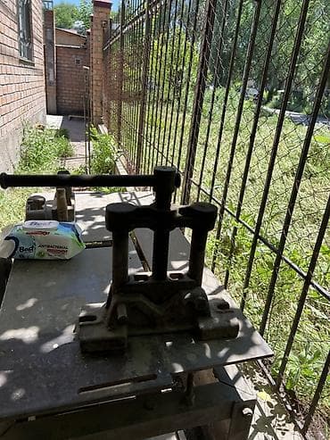советское стекло: Тиски для труб, ссср, в хорошем состоянии — 2