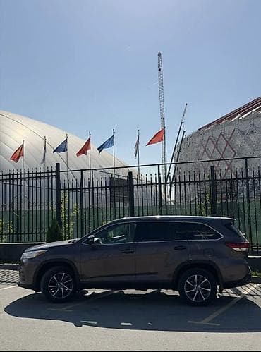 рего: Toyota Highlander: 2018 г., 3.5 л, Автомат, Бензин, Кроссовер — 2