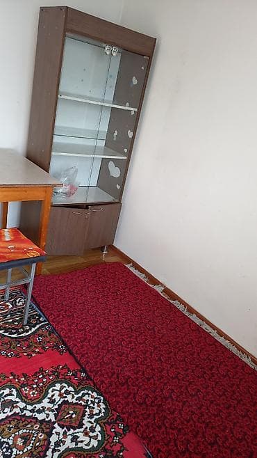 сдаю комнату мкр учкун: 12 м², С мебелью — 5