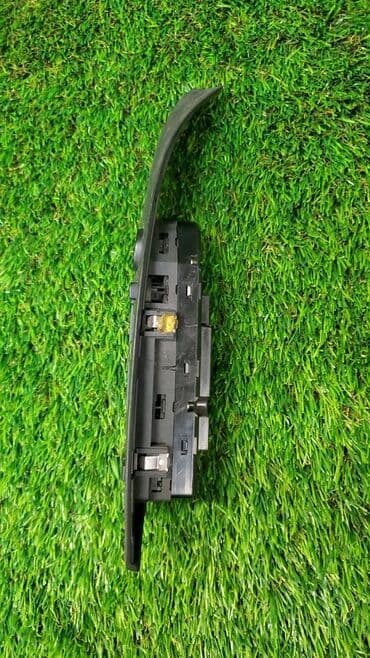 e61: Блок управления стеклоподъёмниками Bmw 5-Series E60 N62B44A 2004 — 3