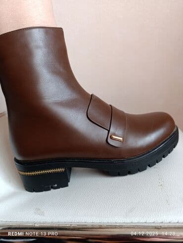 женские зимние сапоги из натуральной кожи и меха: Женские зимние сапоги (разных моделей), черные,высокие, выше — 9