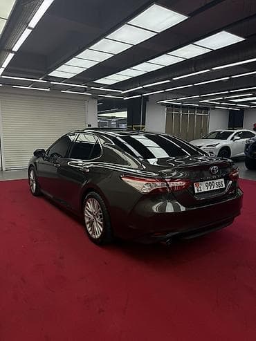 byd e2 2019: Toyota Camry: 2018 г., 2.5 л, Вариатор, Гибрид, Седан — 3