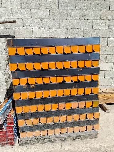 p 10: Щиты опалубки, выполненные из прочного материала и окрашенные в яркий — 8