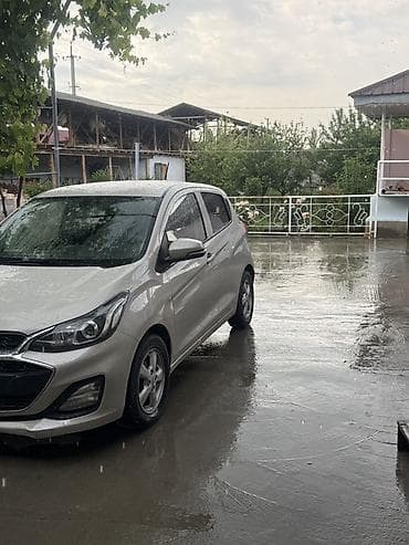 Транспорт: Chevrolet Spark: 2019 г., 1 л, Автомат, Бензин, Хетчбек — 2