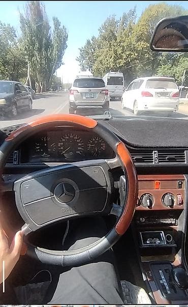2 8: Mercedes-Benz W124: 1988 г., Автомат, Бензин, Седан — 8