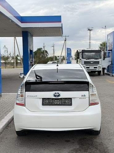 Унаа сатуу: Toyota Prius: 2013 г., 1.8 л, Гибрид, Хетчбек — 4