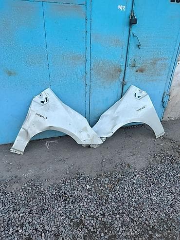 prius 2015: Накладка крыла Переднее левое Toyota, 2018 г., Б/у, Оригинал — 1