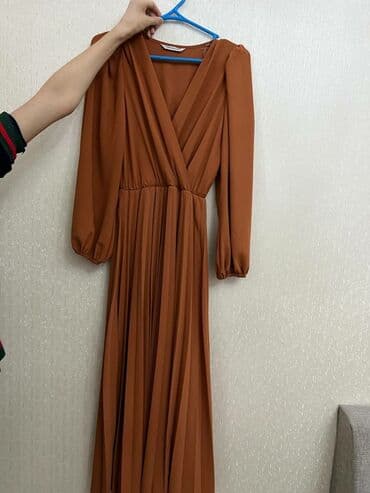 Платье надевала 1раз 
Брала за 4800
Отдам за 1000