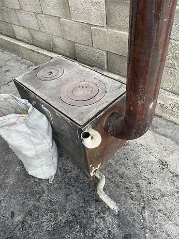 Печи и комплектующие: Срочно Печь-«буржуйка» с варочной поверхностью и дымоходом - — 1