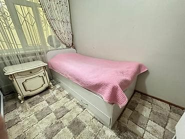 Спальный гарнитур для небольшой комнаты.Все как новое.Нет сарапины