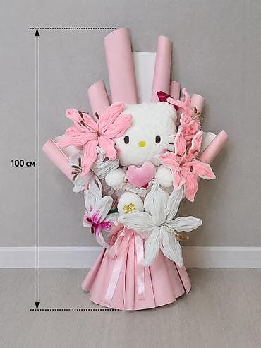 Авторский букет с мягкой игрушкой Hello Kitty. - Центральный элемент