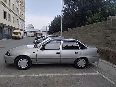 forester subaru: Седан серебристого цвета. 4 двери, кузов с классическими линиями — 6