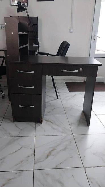 доски 35 х 50 см: Офисный стол, Нерегулируемый, цвет - Коричневый, Прямоугольный, ЛДСП — 1