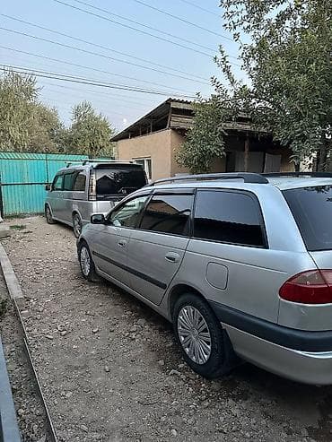 Toyota Avensis: 2002 г., 1.8 л, Механика, Бензин, Универсал — 4