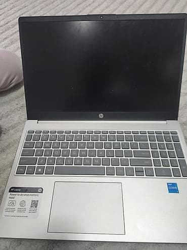 HP Laptop 15 (серия 15s) — универсальный ноутбук в серебристом