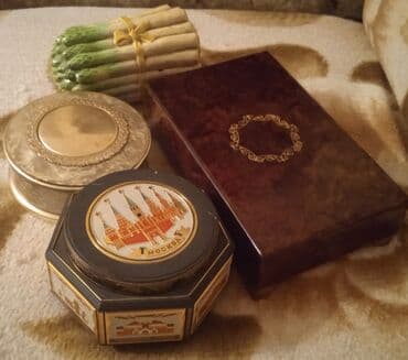 Продаю раритетные шкатулки времён СССР и фарфоровую маслёнку времён