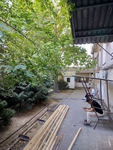 дома под офис: Сдам офис из контейнеров под офис-склад рядом с ЦУМом, за зданием — 3