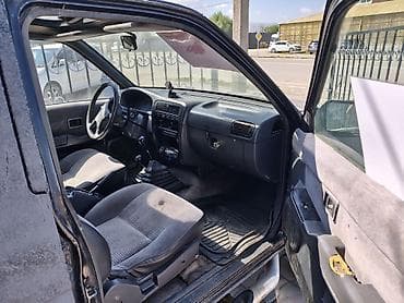 Транспорт: Nissan Pathfinder: 1995 г., 3 л, Механика, Внедорожник — 5
