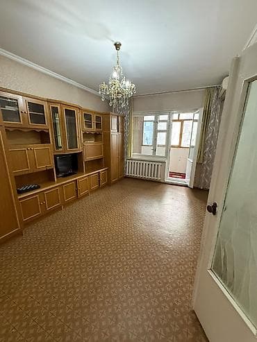 3 комнаты, 82 м², 106 серия, 4 этаж, Старый ремонт — 1