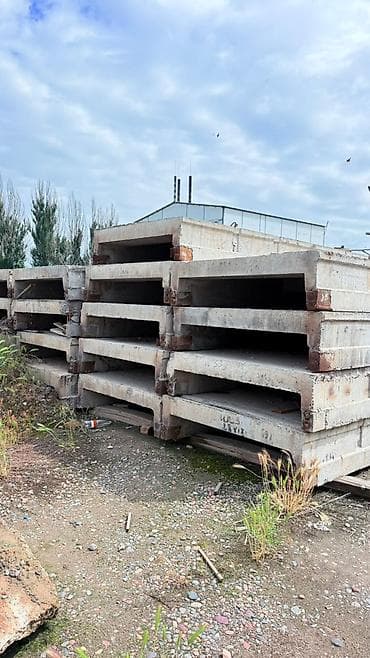 задвижка бу: Продаются железобетонные опорные столбы длиной 2,20 м. Прочные — 3