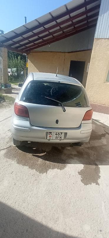 Toyota Vitz: 2003 г., 1.3 л, Механика, Бензин, Хэтчбэк — 3