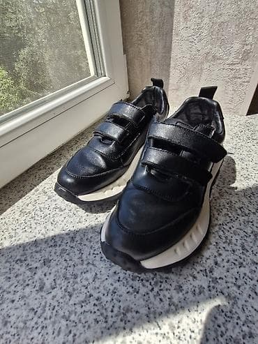 nike react: Кожаные кроссовки 
размер 37, маломерят .
26 см
в хорошем состоянии — 2