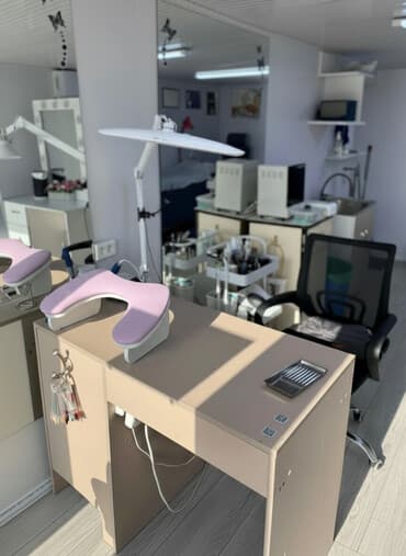 поль дом: Сдаю маникюрный стол в аренду! 📍 Новопавловка, людное место Стол — 2