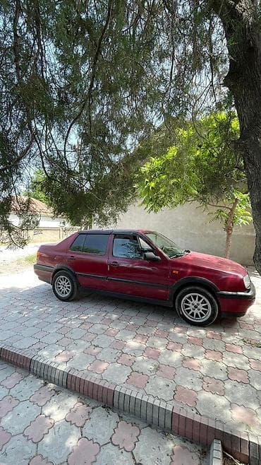 Volkswagen Vento: 1994 г., 1.8 л, Кол менен иштөөчү, Бензин, Седан — 1