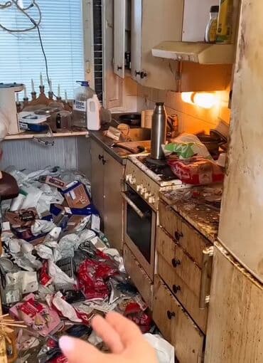 реставрация мягкой мебели на дому: Уборка домов и офисов а также территории, генеральная уборка — 1