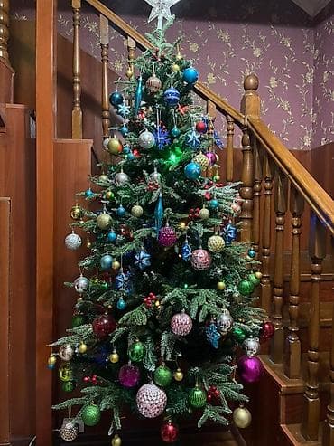 Искусственная новогодняя ёлка с полным украшением - Высота около