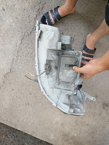 Передняя правая фара Toyota Оригинал — 3