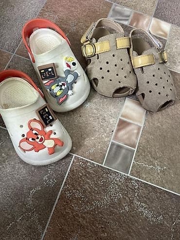 Отдам даром! Детская обувь Крокс 140см (22р) Босоножки 17р Sorry что