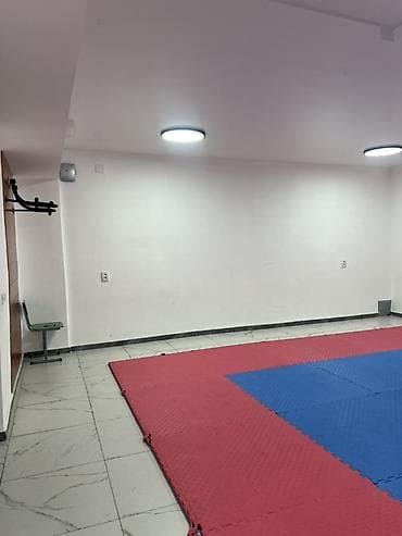 читает: Сдается зал и маленький кабинет! - Просторный светлый зал с высоким — 1