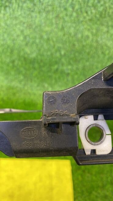 m54: Кронштейн фары Bmw 525I E60 M54B25 2003 правый В отличном состоянии — 3