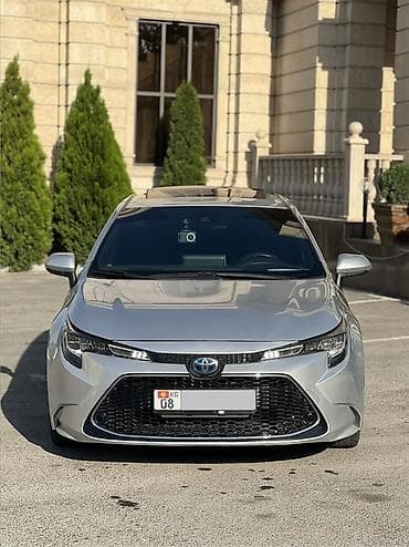 Toyota Corolla: 2020 г., 1.8 л, Вариатор, Гибрид, Седан at lalafo.kg Toyota Corolla: 2020 г., 1.8 л, Вариатор, Гибрид, Седан
