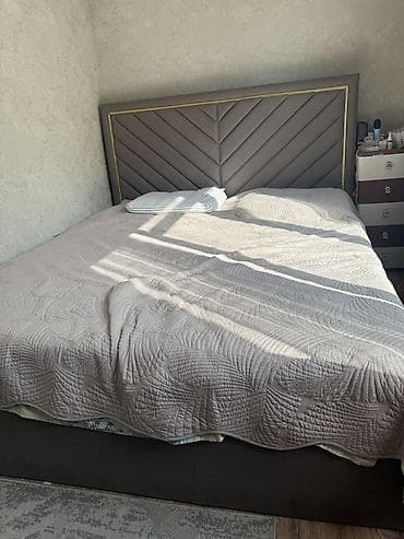 изголовье: Двуспальная кровать, С мягким изголовьем, длина - 200 см — 1