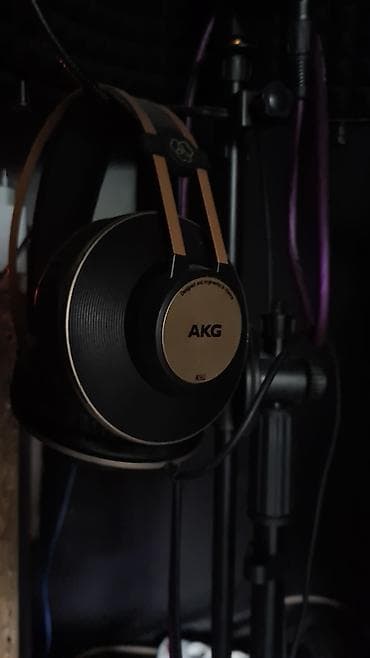 AKG K92 — полноразмерные проводные студийные наушники закрытого типа