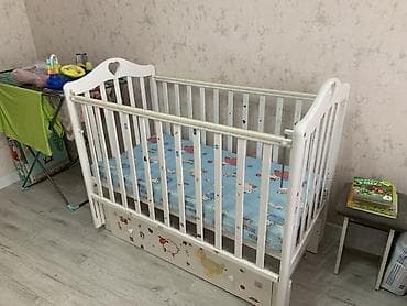 Комплект из ходунков и детской кроватки Две ходунки и детская at lalafo.kg Комплект из ходунков и детской кроватки Две ходунки и детская