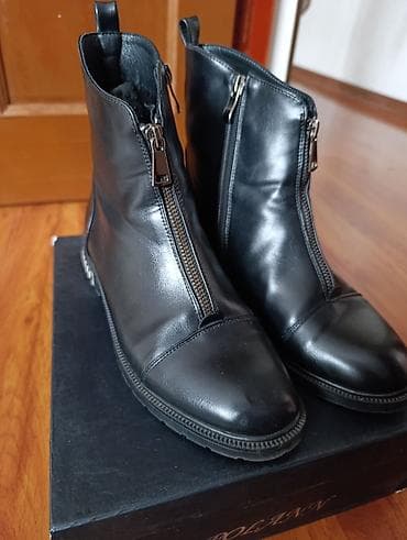 Продается деми Челси в отличном состоянии размер 39. Размер в размер