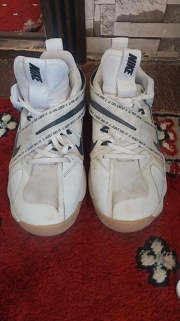 сумки женские бишкек: Мужские кроссовки, 41, Nike, Б/у, цвет - Белый — 3