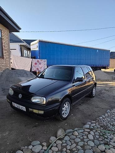 Volkswagen Golf: 1993 г., 1.8 л, Механика, Бензин, Хэтчбэк