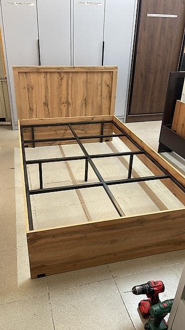 Кровати: Односпальная кровать 190*90см с фабричным матрасом “Эсал”. Основание — 3