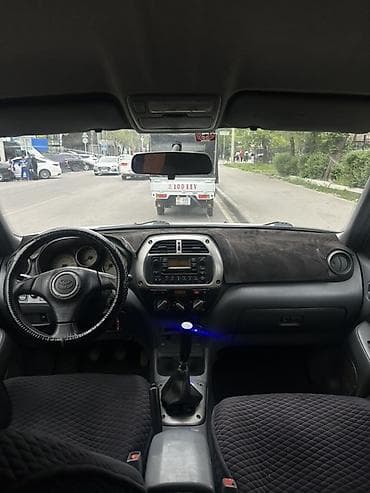 step 2: Toyota RAV4: 2003 г., 2 л, Ручные, Бензин, Кроссовер — 4